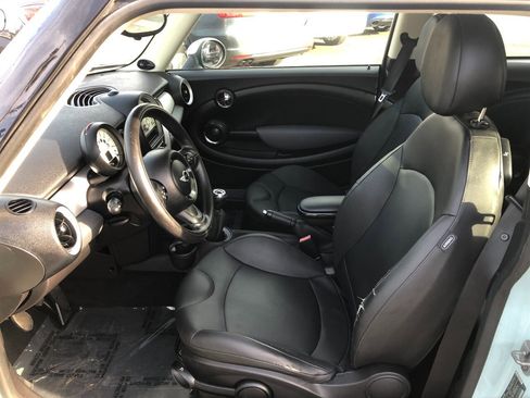 Used 2011 MINI Cooper Hardtop image 9