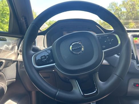 Used 2022 Volvo XC90 T8 R-Design AWD/4WD image 12