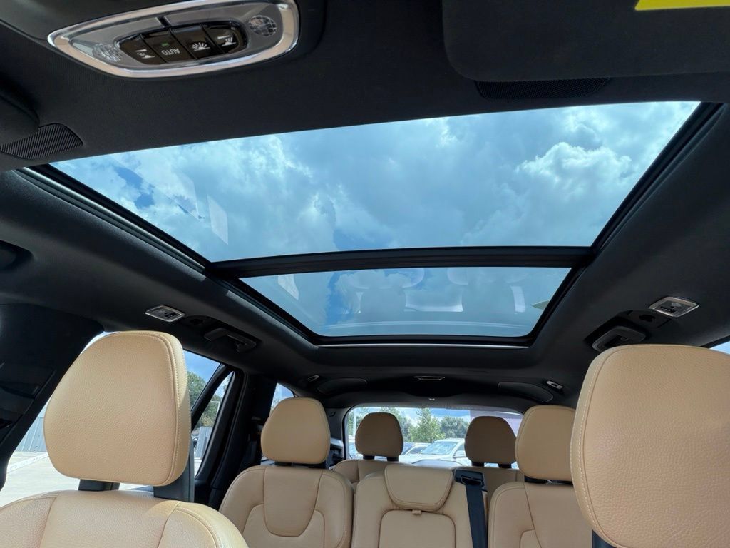 Used 2017 Volvo XC90 T6 Momentum w/ Vision Package AWD/4WD image 22