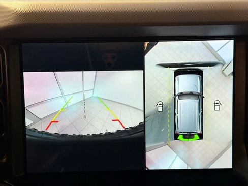 Used 2023 Ford Bronco Badlands image 13