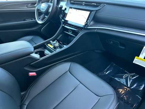 New 2026 Jeep Grand Cherokee L Limited AWD/4WD image 16