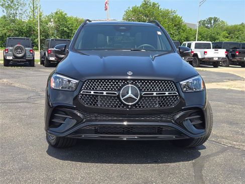Used 2025 Mercedes-Benz GLE 450 4MATIC image 2