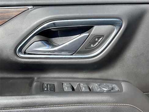 Used 2023 Chevrolet Suburban Premier image 17