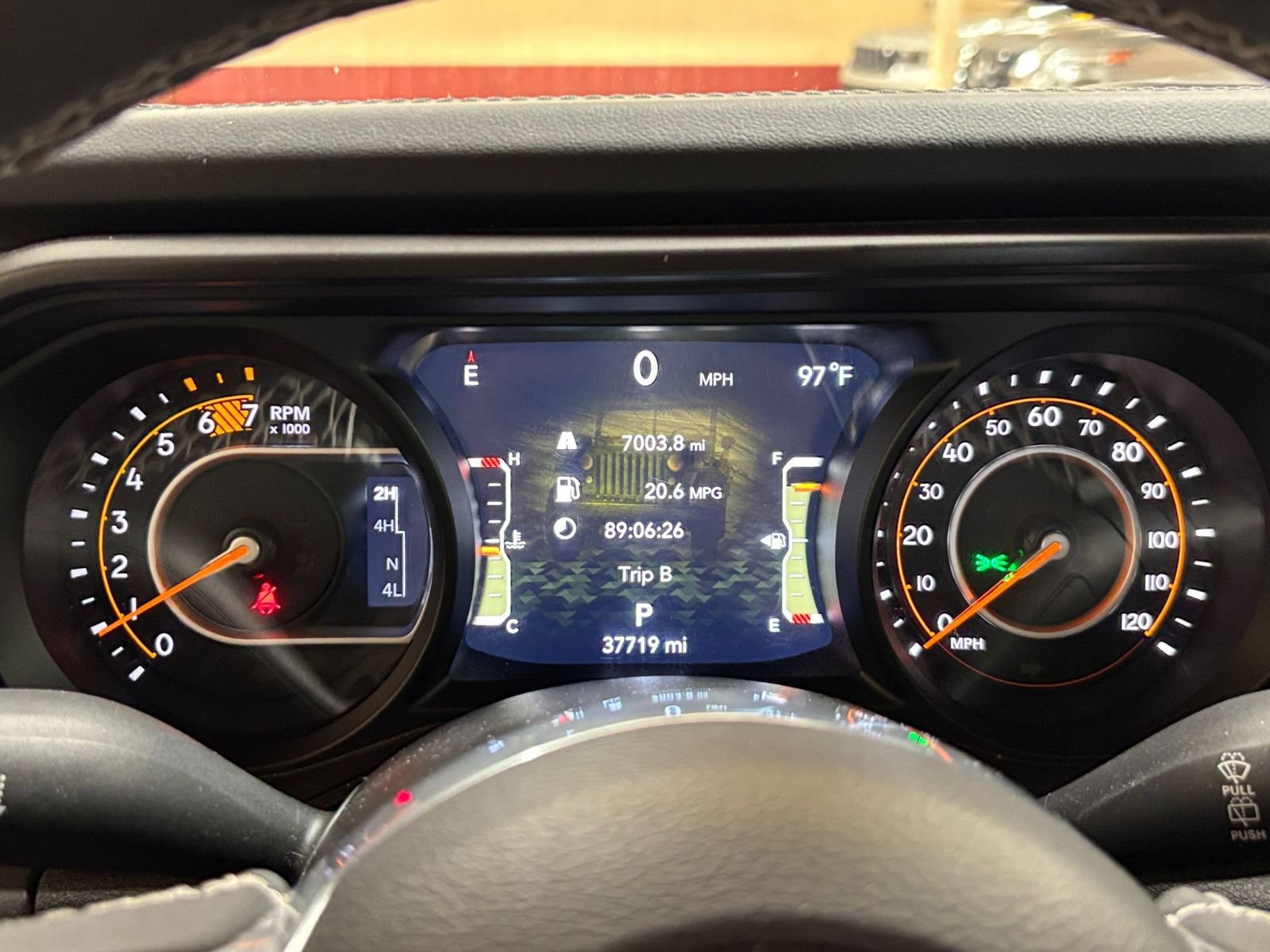 Used 2025 Jeep Wrangler Unlimited Sahara AWD/4WD image 39