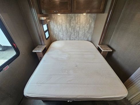 Used 2018 Ford E-450 and Econoline 450 Super Duty w/ Motorhome Prep Package image 38