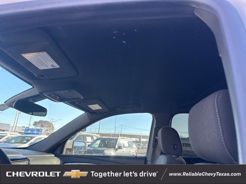 Used 2023 Chevrolet Traverse LT image 25