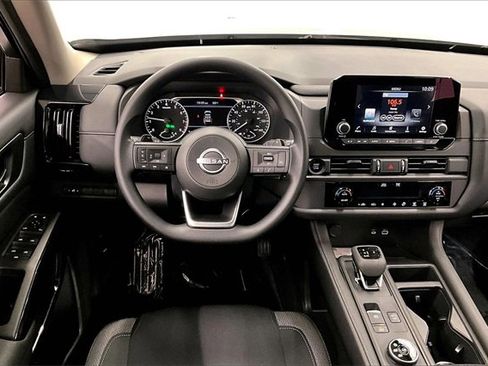 New 2025 Nissan Pathfinder S image 19