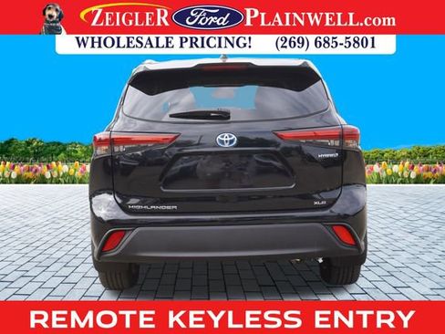 Used 2023 Toyota Highlander XLE image 4