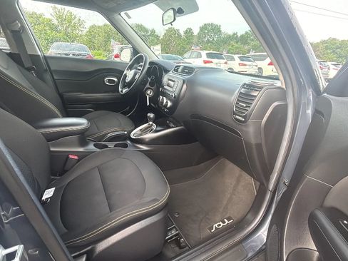 Used 2014 Kia Soul + FWD image 23