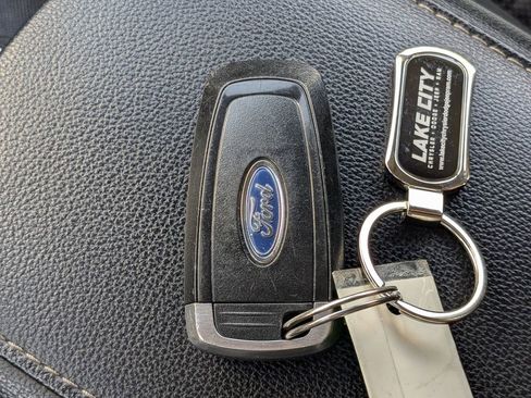 Used 2019 Ford Fusion SE image 31