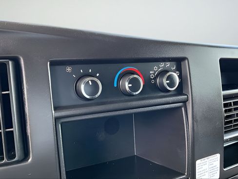 Used 2012 GMC Savana 2500 RWD image 16