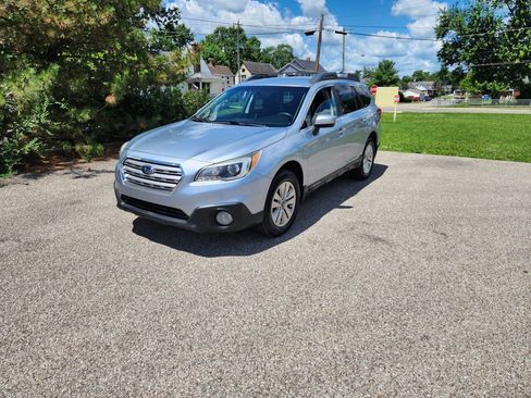 Used 2017 Subaru Outback 2.5i Premium w/ Popular Package #1 AWD/4WD image 4