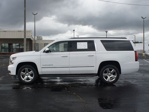Used 2015 Chevrolet Suburban LT RWD image 12
