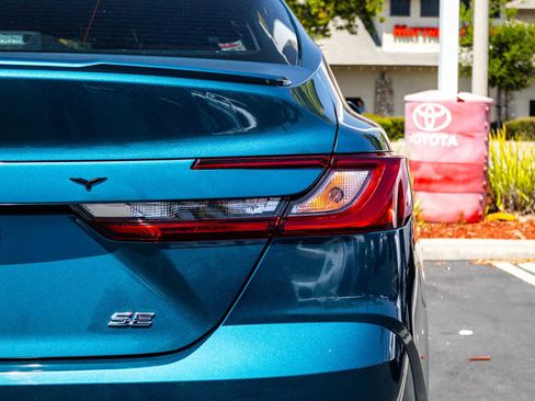 Used 2025 Toyota Camry SE image 12