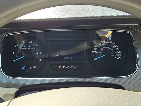 Used 2018 Ford Taurus SE FWD image 17