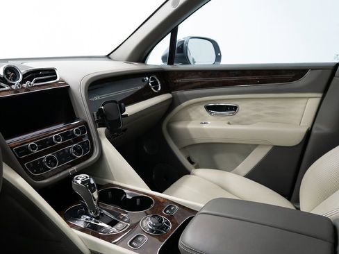 Used 2023 Bentley Bentayga Extended Wheelbase AWD/4WD image 29