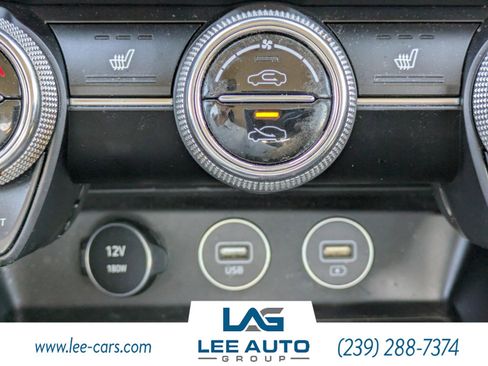 Used 2022 Genesis G70 2.0T image 24