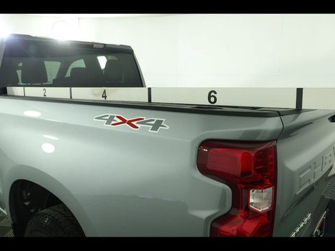 Used 2023 Chevrolet Silverado 1500 LT AWD/4WD image 11