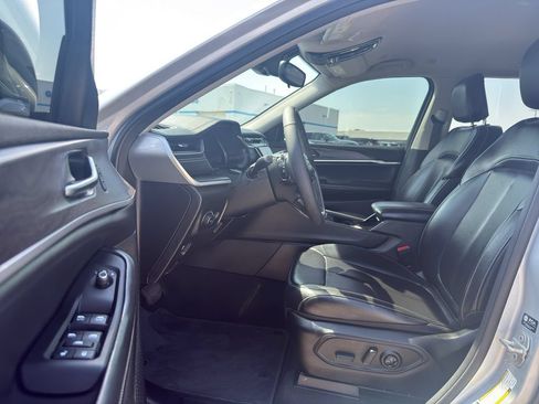 Used 2023 Jeep Grand Cherokee Limited AWD/4WD image 11