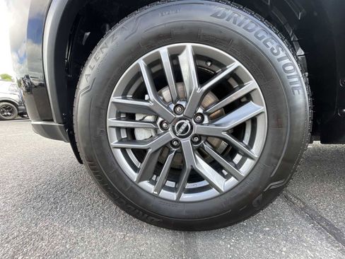 Used 2024 Nissan Rogue S image 18