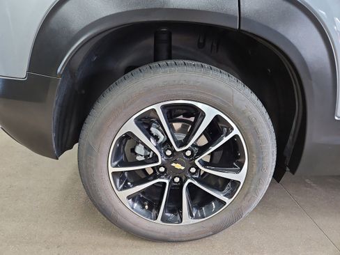 Used 2025 Chevrolet TrailBlazer LT AWD/4WD image 21
