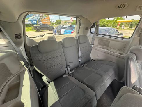 Used 2010 Chrysler Town & Country Touring w/ Family Value Group FWD image 21