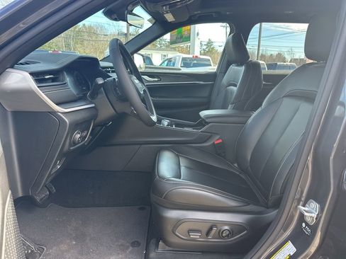 New 2026 Jeep Grand Cherokee L Limited w/ Limited Altitude Package AWD/4WD image 13