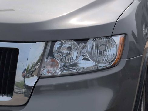 Used 2012 Jeep Grand Cherokee Laredo w/ Laredo E Group image 11