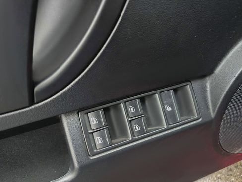 Used 2009 Volkswagen Beetle S image 14