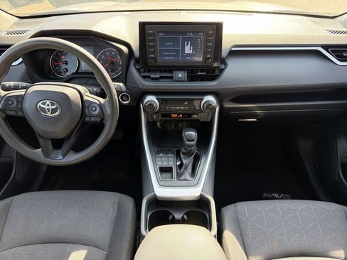 Used 2019 Toyota RAV4 XLE AWD/4WD image 16