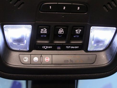 Used 2023 Chevrolet Traverse Premier image 29