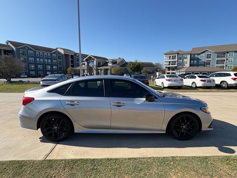 Used 2022 Honda Civic Sport image 9