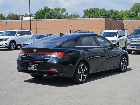 Used 2023 Hyundai Elantra Limited FWD image 4
