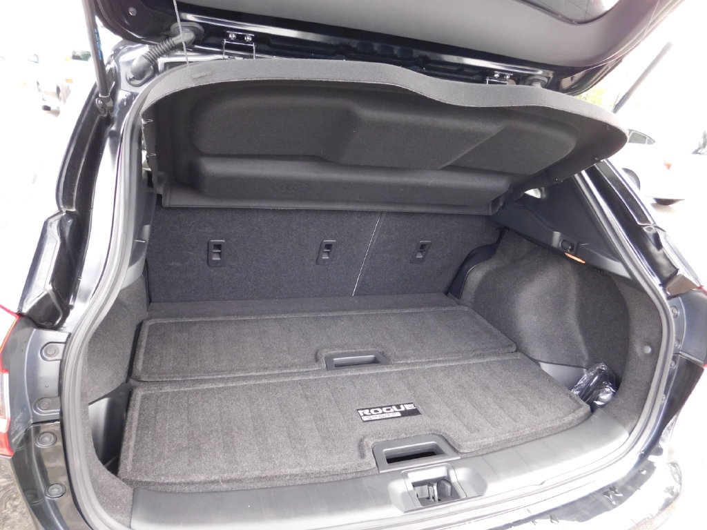 Used 2021 Nissan Rogue Sport SL FWD image 11