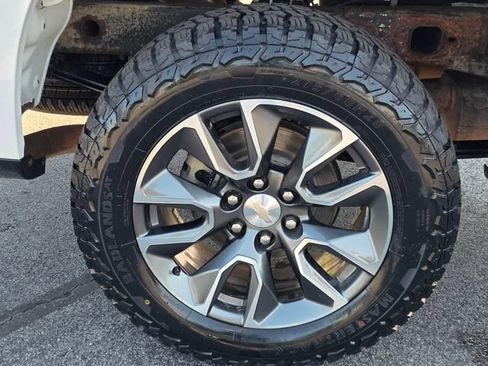 Used 2024 Chevrolet Silverado 1500 LT AWD/4WD image 15