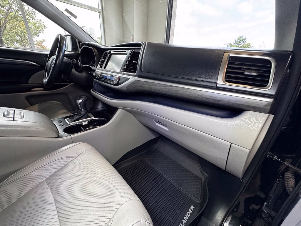 Used 2017 Toyota Highlander Limited AWD/4WD image 48