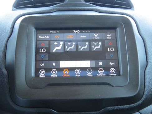 Used 2020 Jeep Renegade Latitude w/ Popular Equipment Group FWD image 20