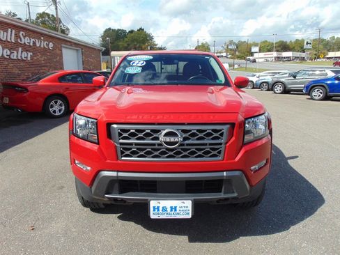 Used 2022 Nissan Frontier SV image 2