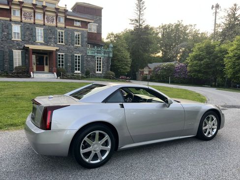 Used 2004 Cadillac XLR RWD image 37