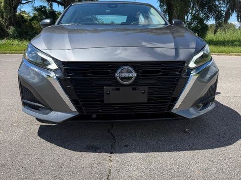 Used 2025 Nissan Altima 2.5 SV FWD image 9