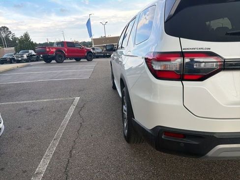 Used 2025 Honda Pilot EX-L image 4