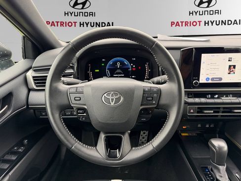 Used 2025 Toyota Camry SE FWD image 12