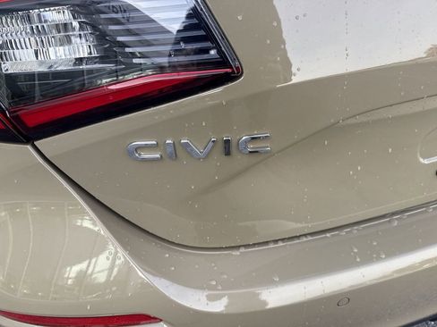 Used 2025 Honda Civic Sport Touring image 7