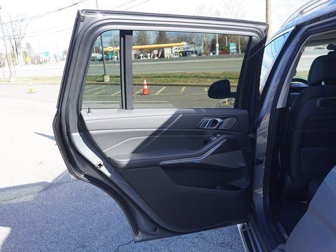 Used 2023 BMW X7 xDrive40i w/ Premium Package image 34