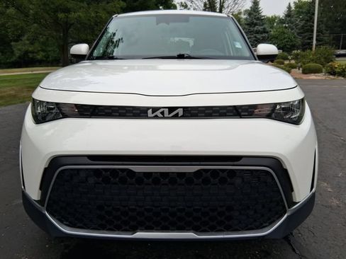 Used 2024 Kia Soul LX w/ Option Group 015 FWD image 2