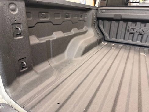 Used 2023 GMC Canyon AT4 w/ AT4 Premium Package AWD/4WD image 11