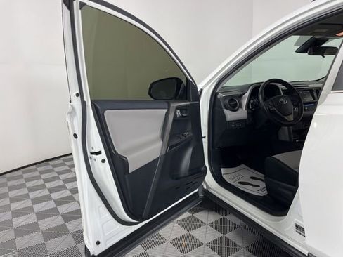 Used 2018 Toyota RAV4 XLE image 16