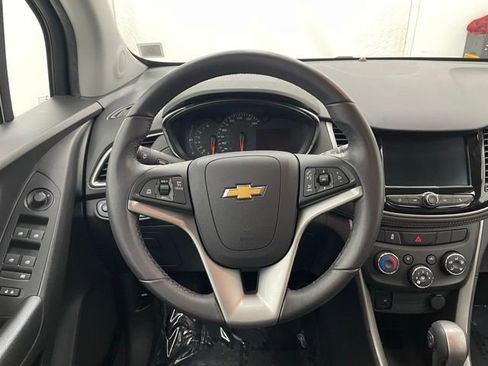 Certified 2022 Chevrolet Trax LT w/ LT Convenience Package image 9