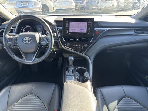 Used 2022 Toyota Camry SE image 10