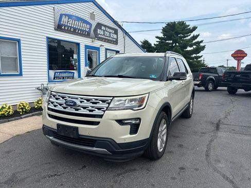 Used 2018 Ford Explorer XLT w/ Equipment Group 202A AWD/4WD image 10